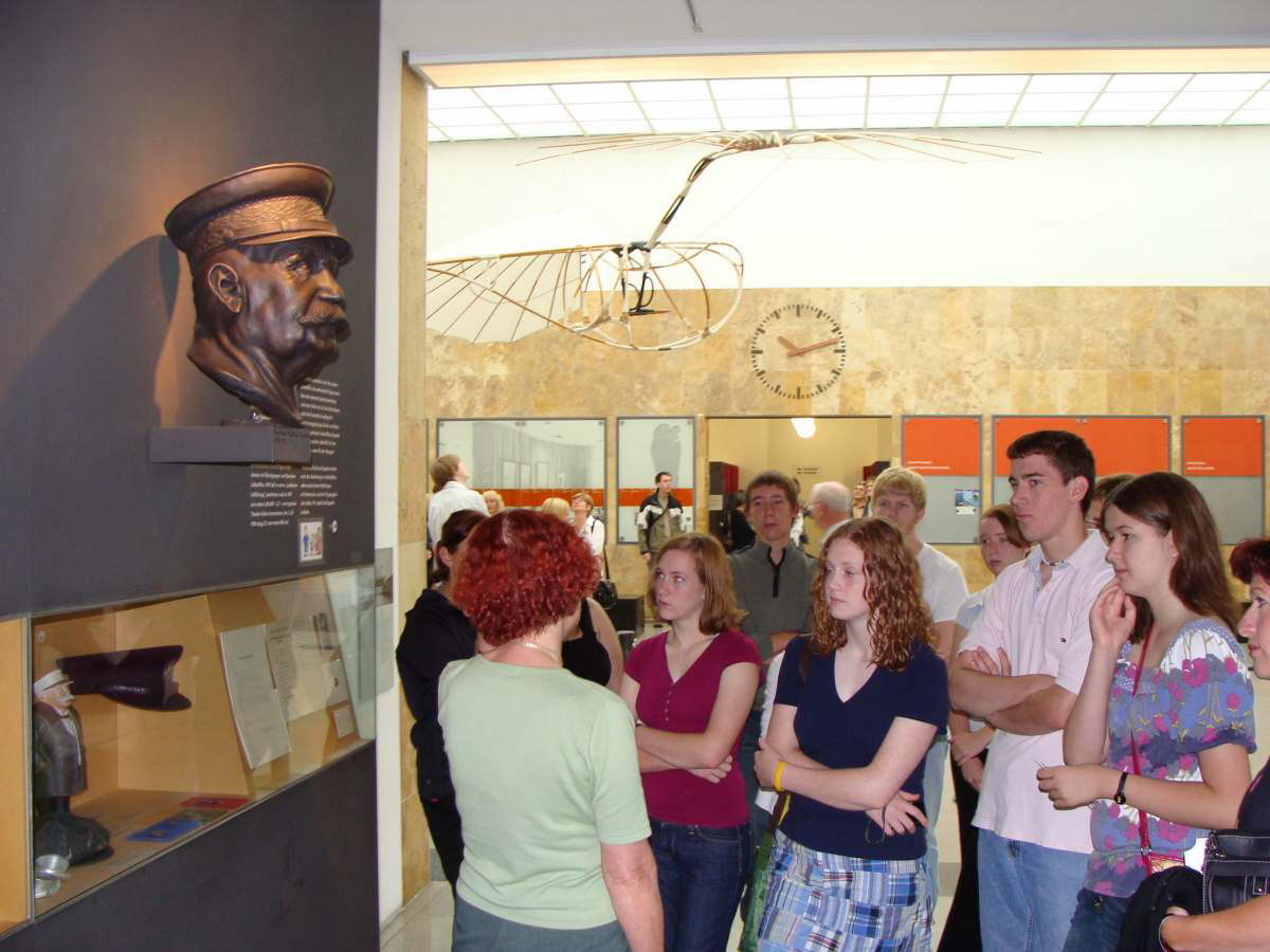 Im Museum Sch�ler 2008